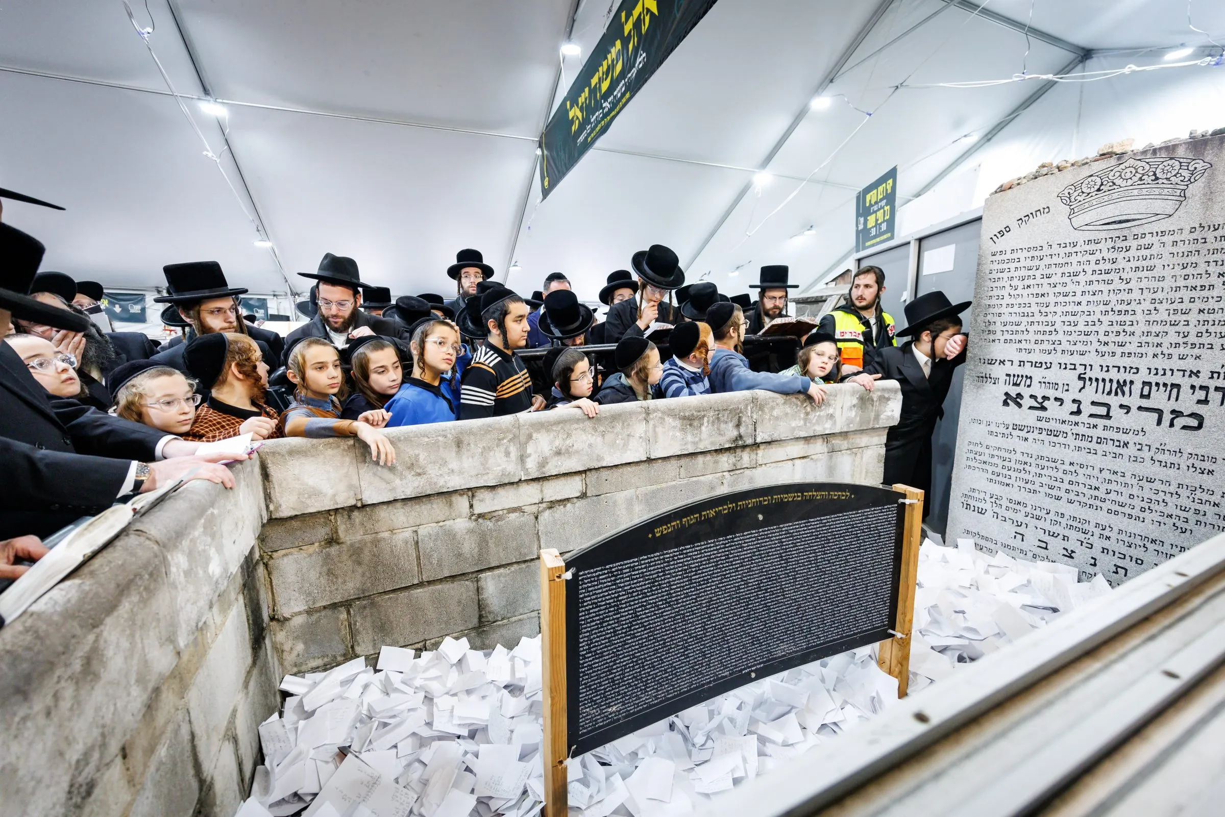 Kvittlach at the matzeiva of the Ribnitzer Rebbe